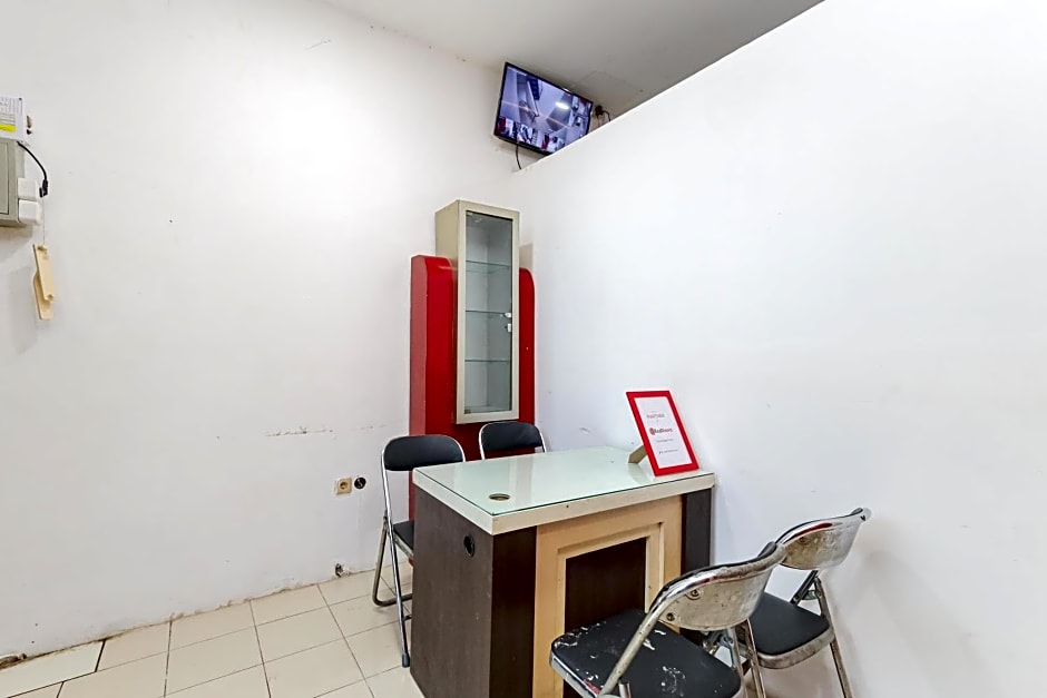 RedDoorz near Pasar Lama Serang