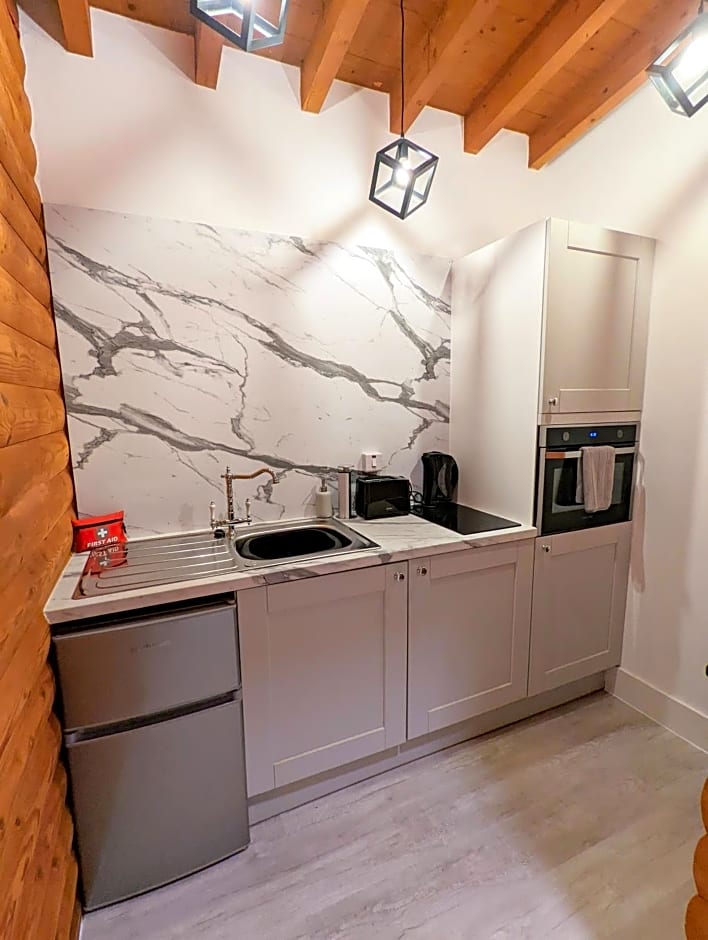 Kaoglen Squirrel Drey-Hot Tub-Pet Friendly-Perth