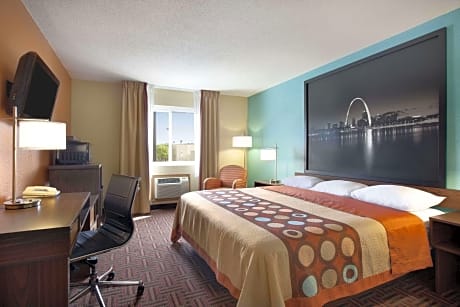 1 Queen Bed Mobility Accessible Room Non-Smoking