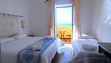DELUXE DOUBLE ROOM SEA VIEW