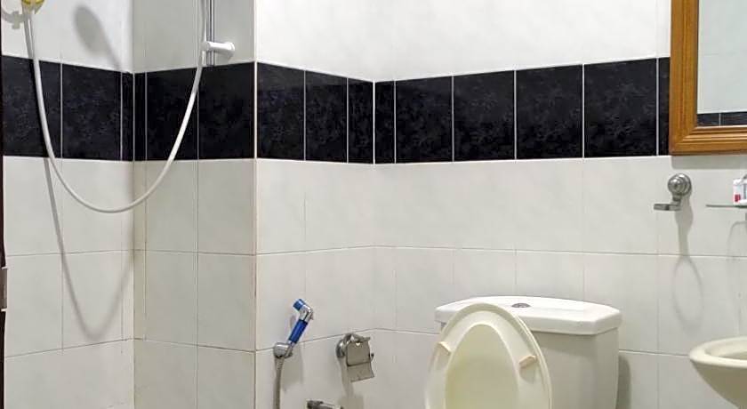 The Upper Deck Hotel