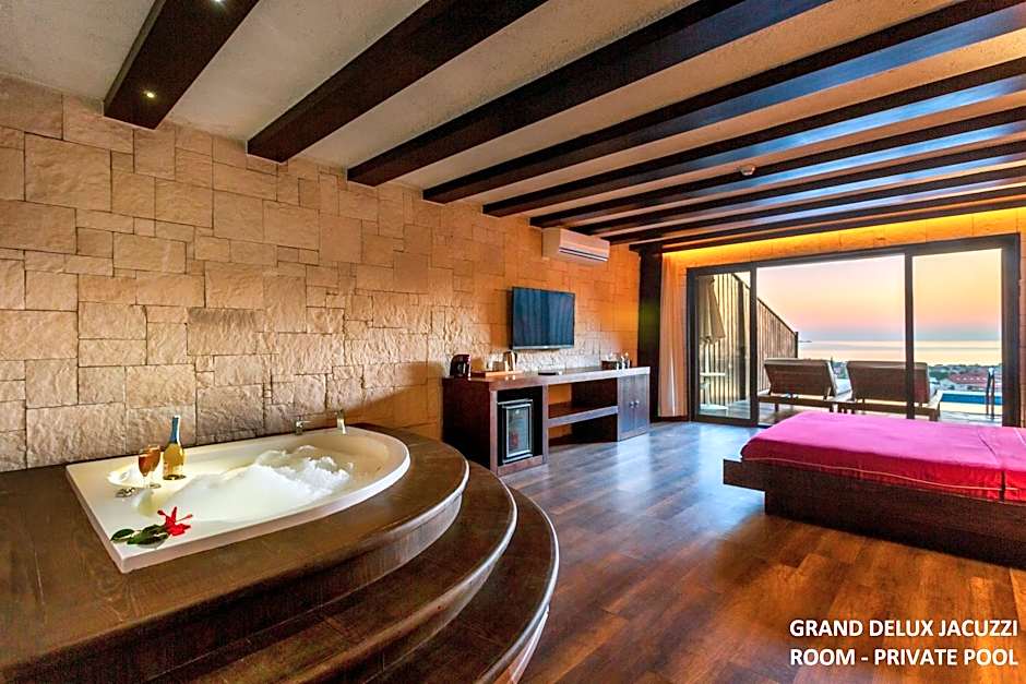 Manaspark Deluxe Hotel