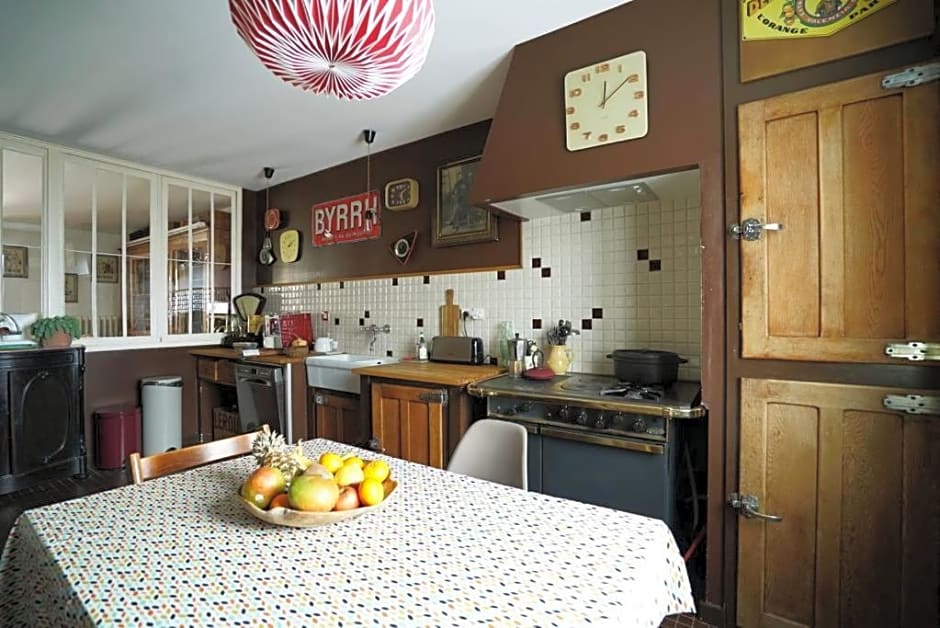 Au Petit Bonheur – Talence, FL