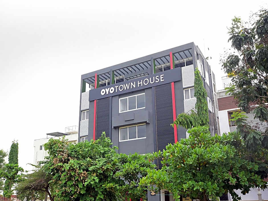 Townhouse Airport Road