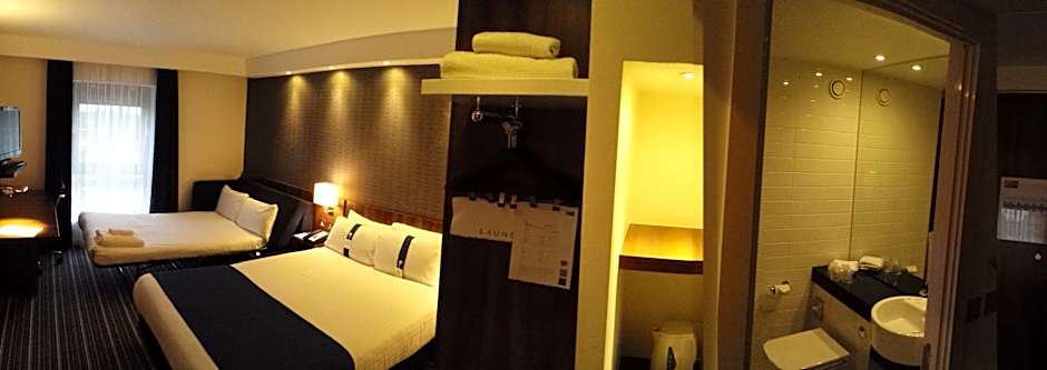 Holiday Inn Express Dunstable By IHG