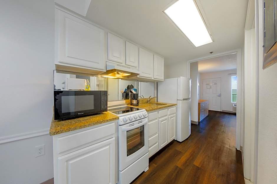 Beachcomber Beachfront Hotel, a By The Sea Resort