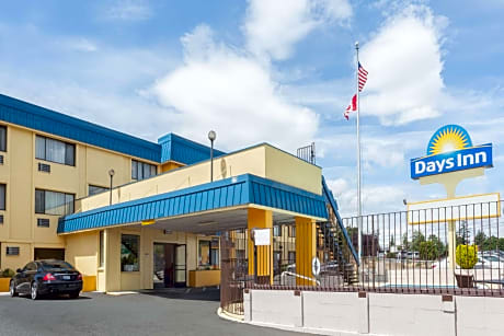 Days Inn By Wyndham Bellingham WA