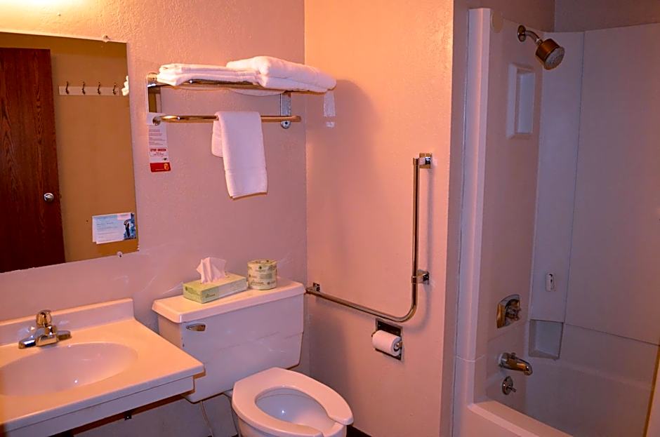 Super 8 by Wyndham Devils Lake