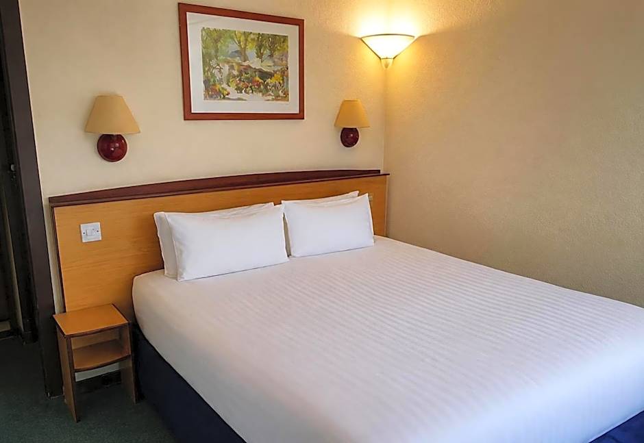 The Crossway Hotel, Coventry Walsgrave, Part of AG Collection