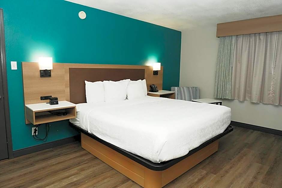 La Quinta Inn & Suites by Wyndham Albuquerque Airport