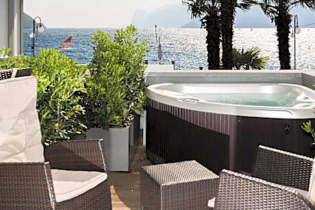 Superior Double Room with Lake View and Terrace