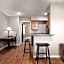 Eagle's Den Suites Kenedy a Travelodge by Wyndham