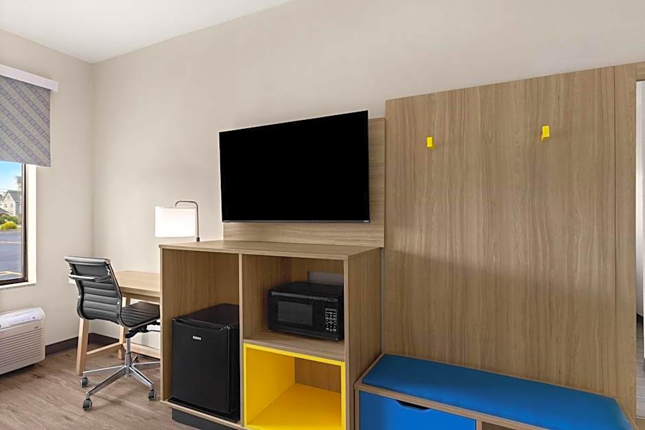 Days Inn by Wyndham McDonough