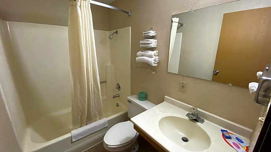 Newton Inn In Newton, KS