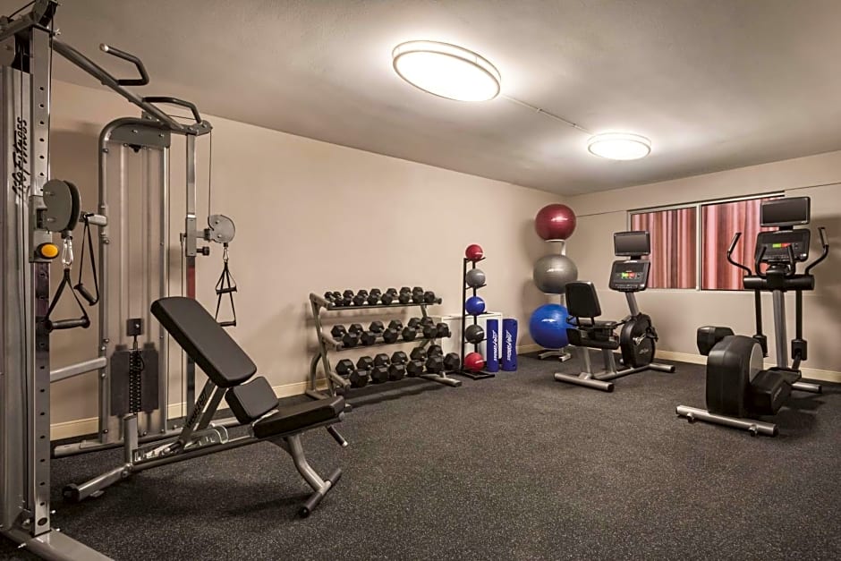 Clarion Hotel Milwaukee Airport – Milwaukee, WI
