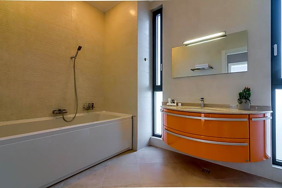 Nyota Hotel & Conference Center