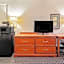 La Quinta Inn & Suites by Wyndham Naples East - I-75
