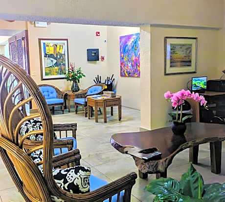 El Canario by the Lagoon