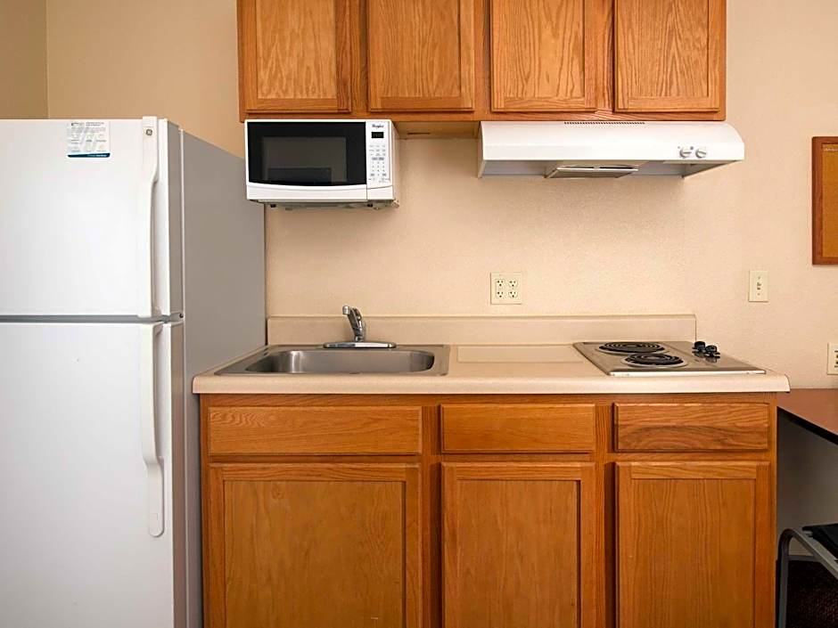 WoodSpring Suites Kansas City Lenexa