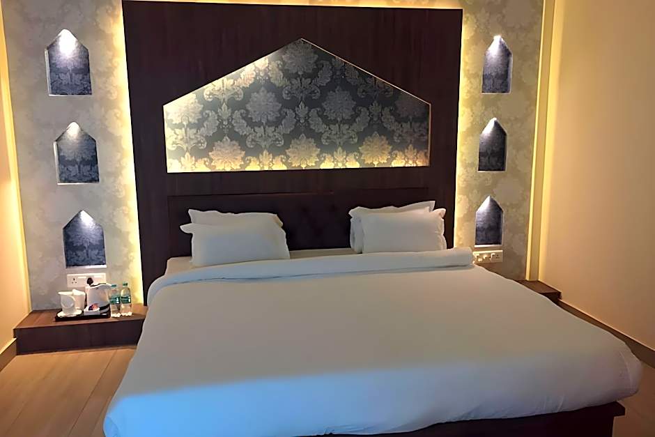 Dwivedi Hotels Sri Omkar Palace