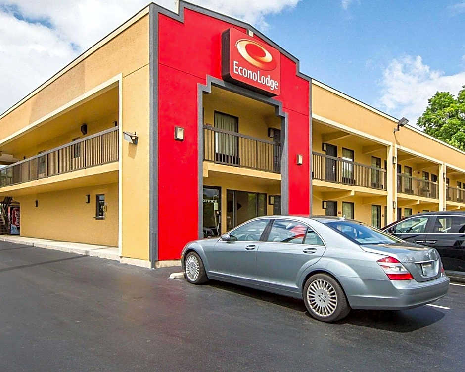 Econo Lodge North