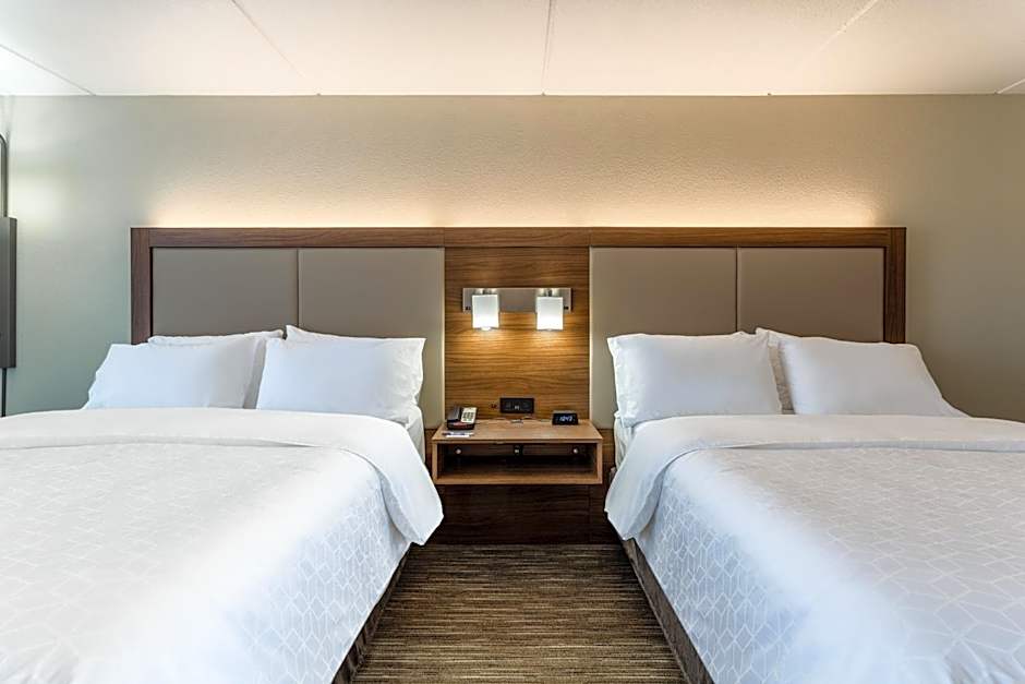 Holiday Inn Express and Suites Cedar Falls Waterloo By IHG