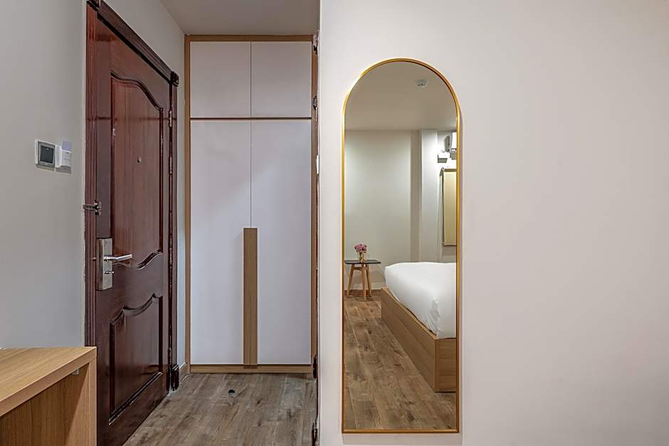 SAZI Resin Hotel - Free Nails HairWash