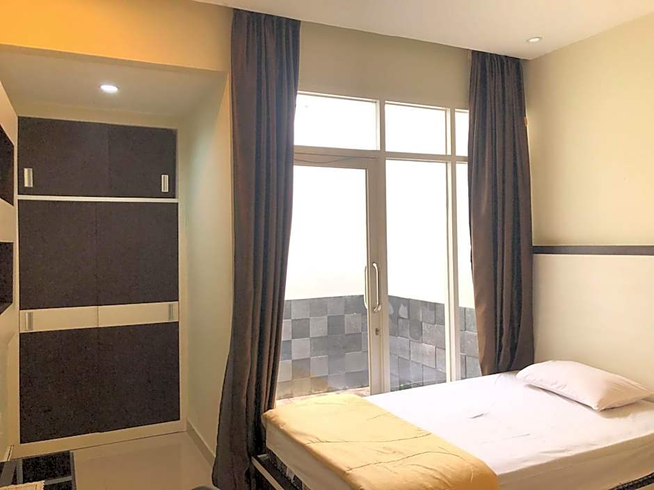 RedDooz Plus At Ininnawa Homestay Syariah Palu