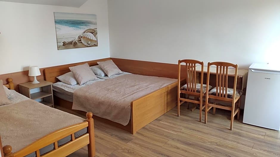 Pokoje Gościnne u MARCINA- sala zabaw, basen, melex, rowery, grill, mini dmuchaniec