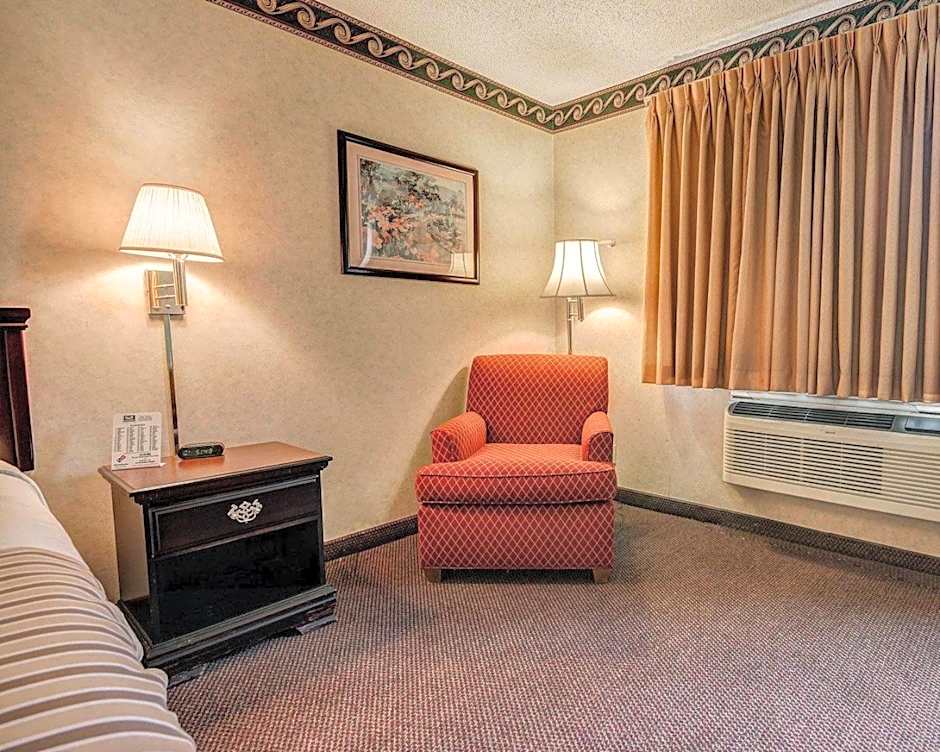 Econo Lodge Inn & Suites El Paso