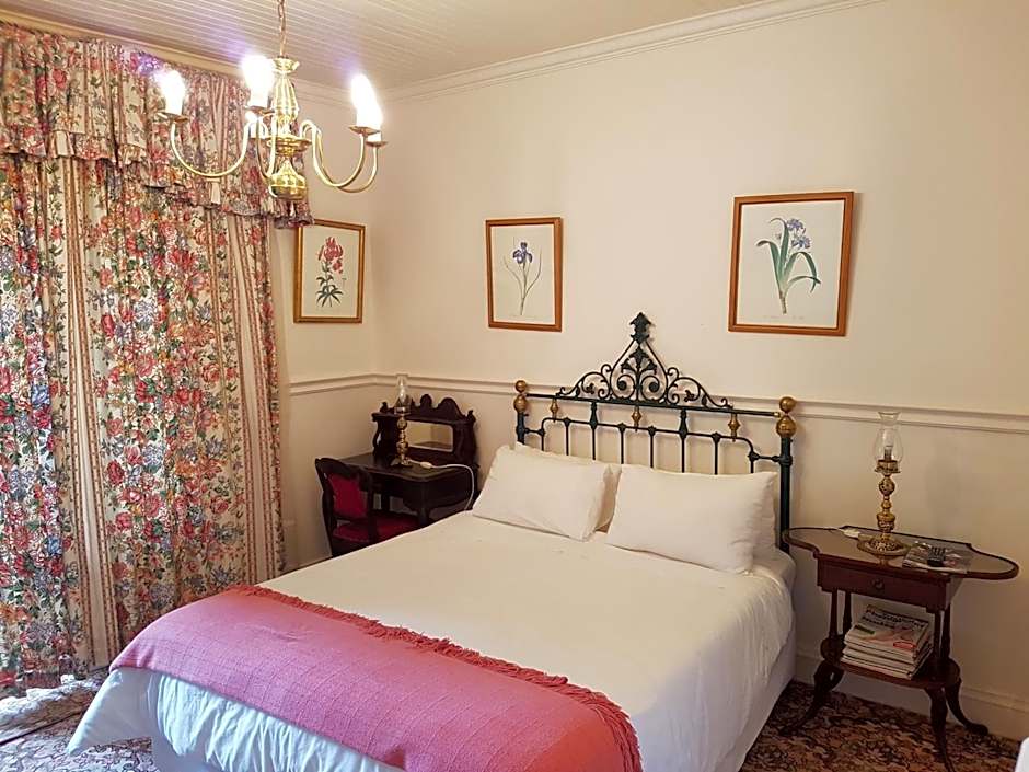 Sherwood's Country House