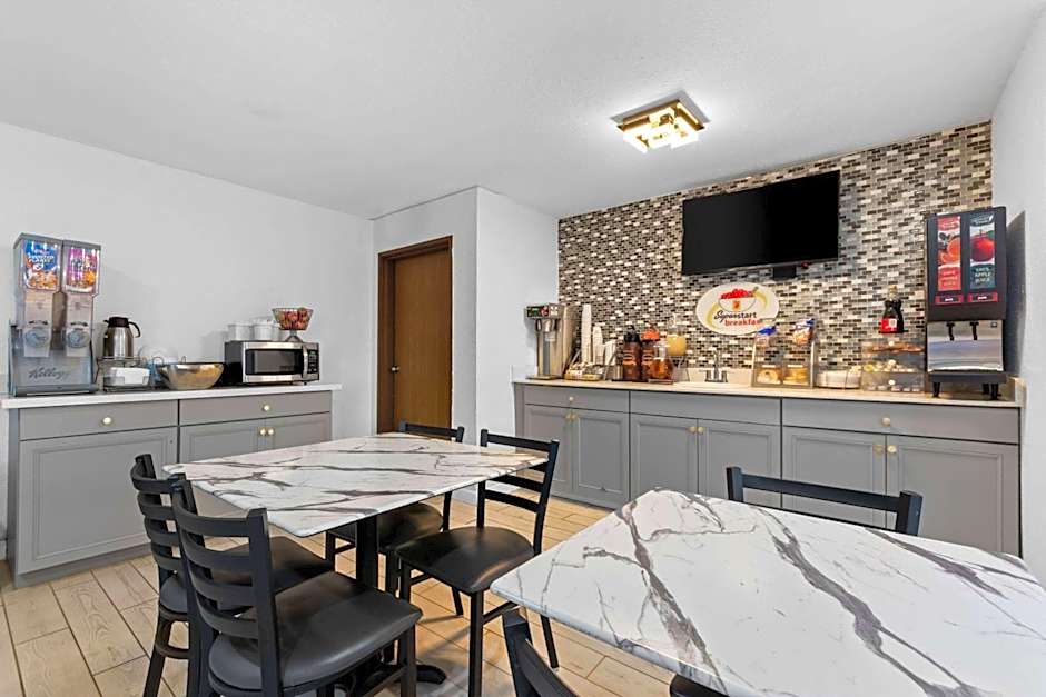 Super 8 by Wyndham Elizabethtown