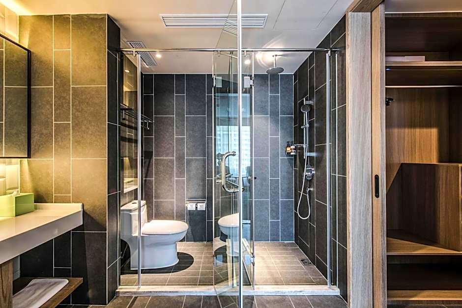 Q-Box Hotel Shanghai Sanjiagang -Offer Pudong International Airport and Disney shuttle