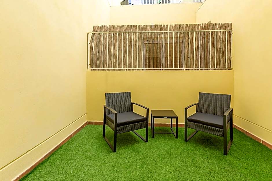 Chic & Comfortable Apartment, Private Terrace