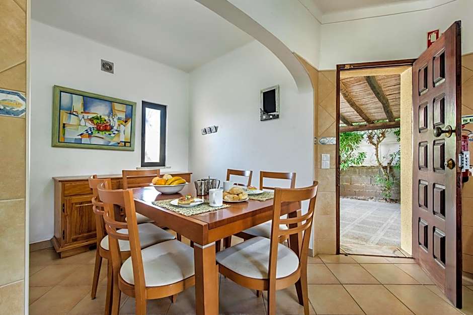 Exclusive Retreat in Vilamoura, private pool, off-street parking, Free AC wifi