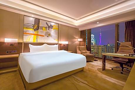 Vaperse Tower View Room (King Bed)