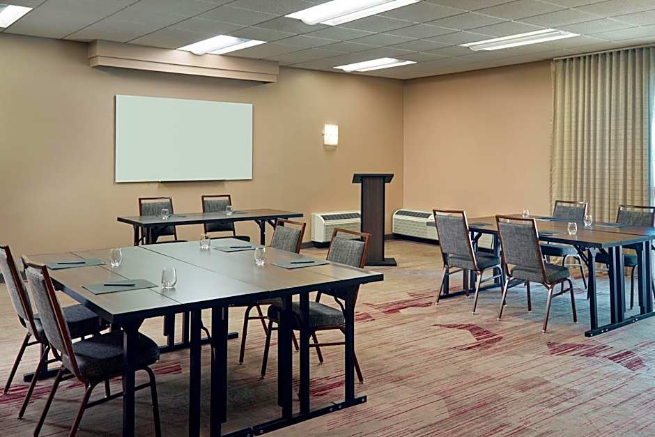 Courtyard by Marriott Atlanta Executive Park/Emory