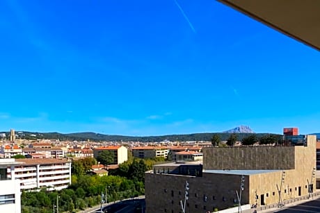 King Room with a Panoramic City View