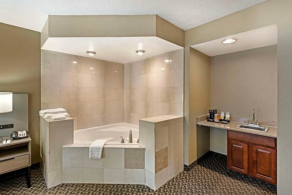 Comfort Inn & Suites Carneys Point