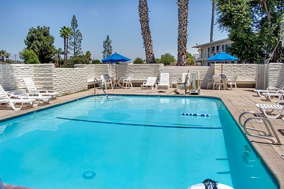 Motel 6-Bakersfield, CA - South