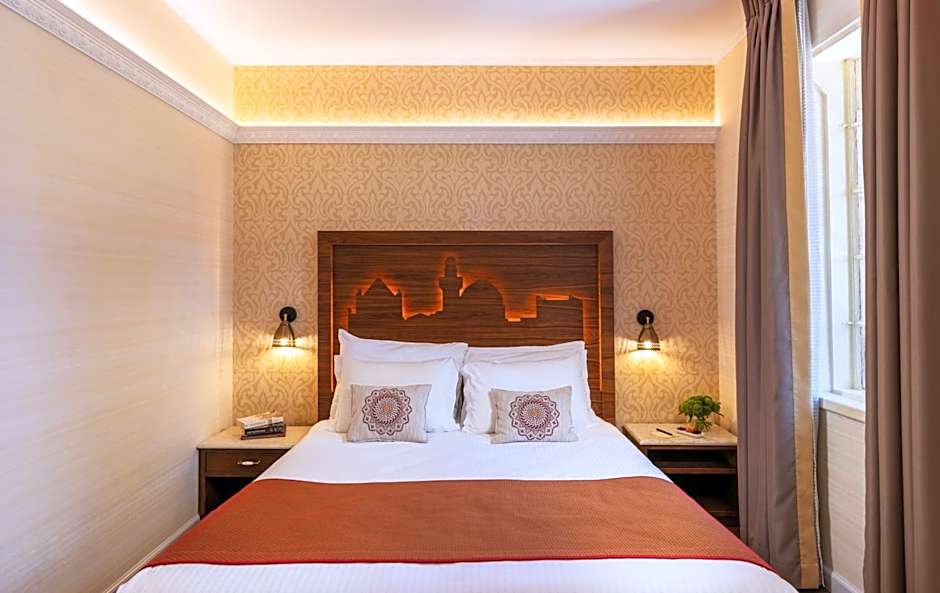 Ymca Three Arches Hotel