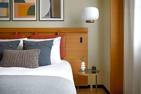 1 King Essential Accessible