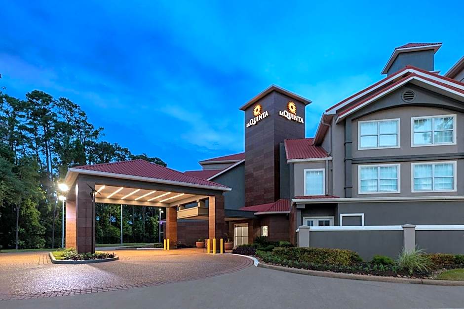La Quinta Inn & Suites by Wyndham Houston Bush Iah South