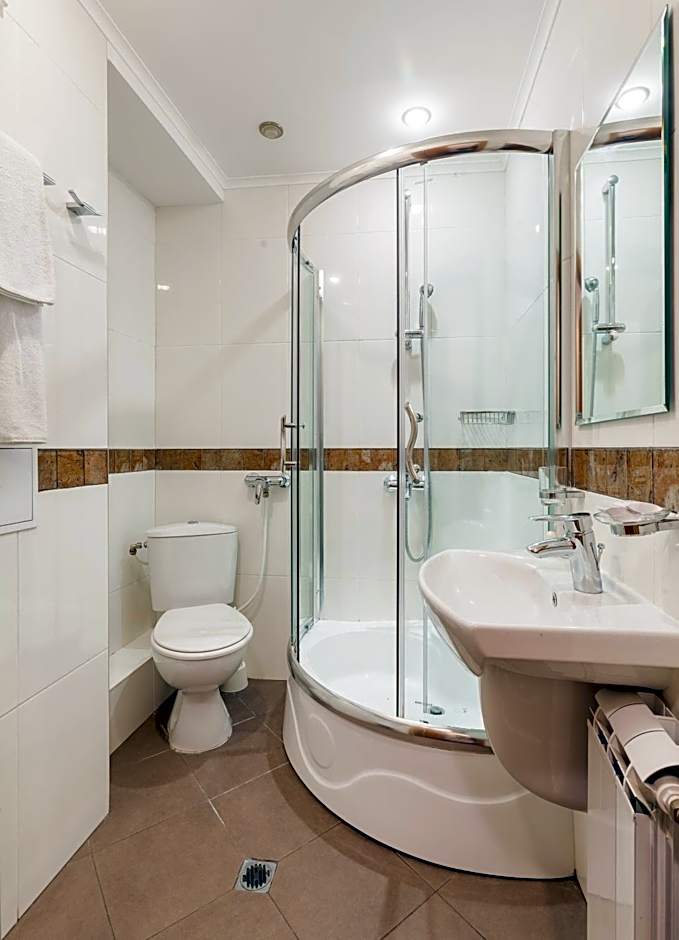 Семеен Хотел Опера