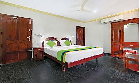 Itsy Hotels The Waters Edge Beach Resort