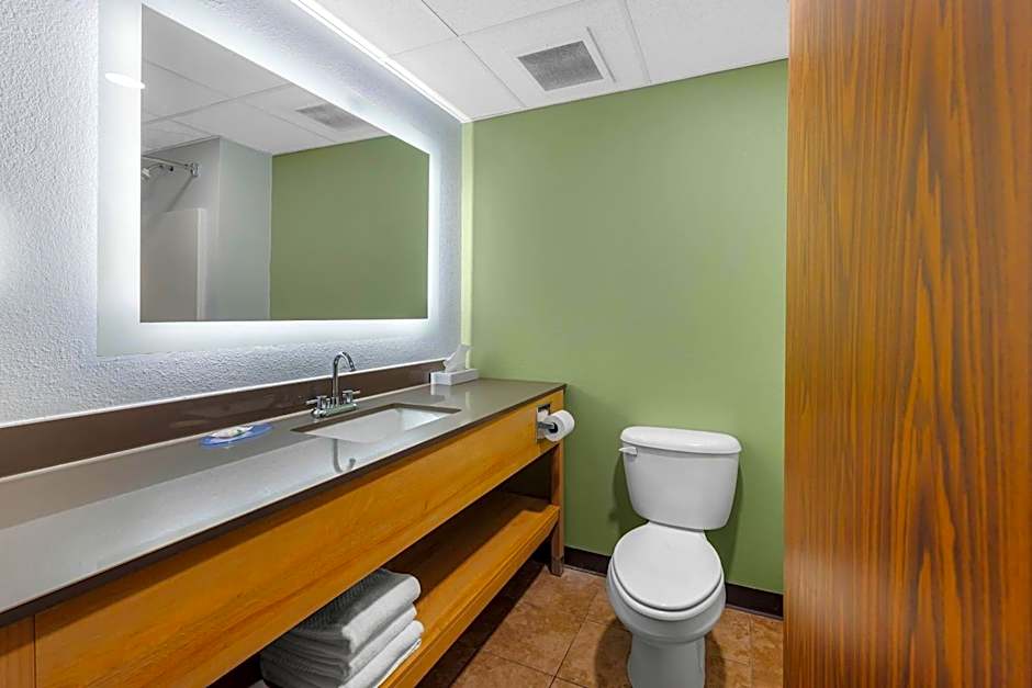 Quality Inn & Suites Monterey I-40