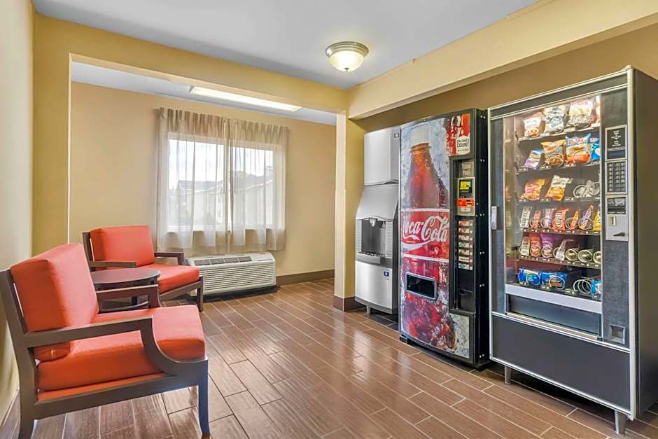 Comfort Inn & Suites Near University of Wyoming