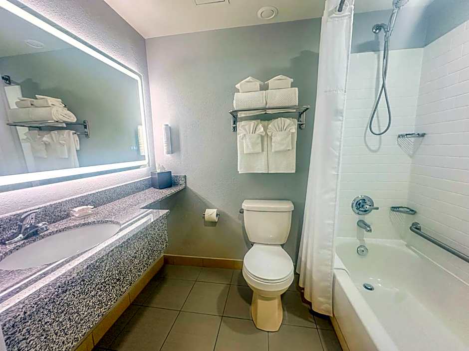 Clarion Pointe