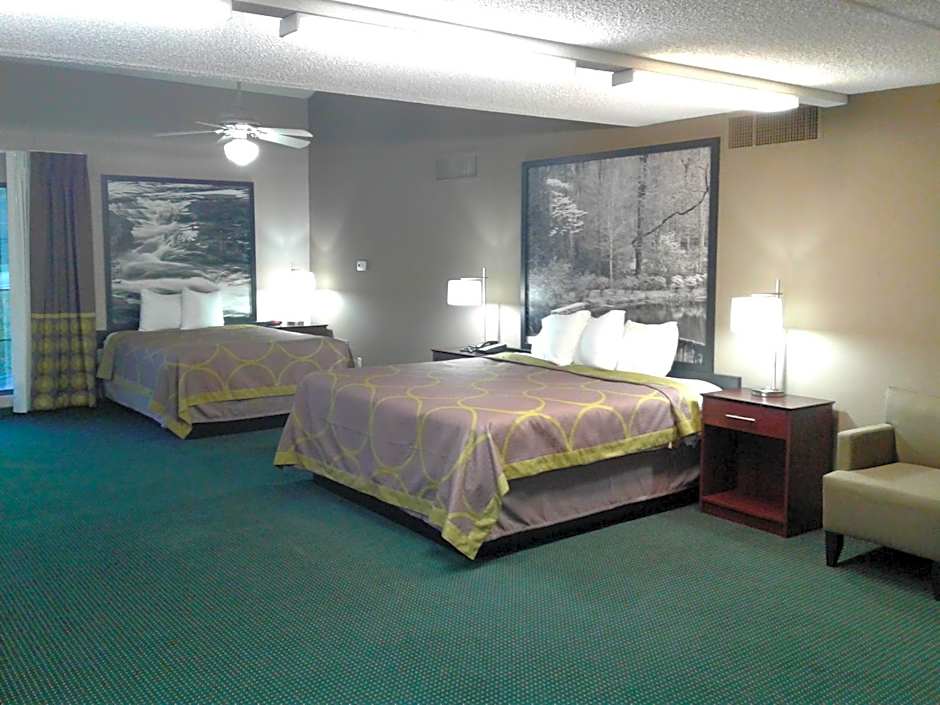 Super 8 by Wyndham Austell/Six Flags