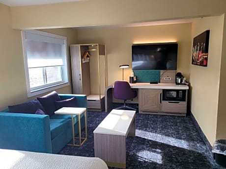 2 Queen Beds, Nonsmoking, Larger Room, Sofabed